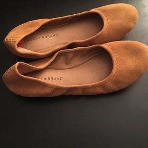 LUCKY suede New Flats, cute back stiching detail